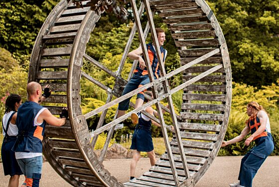 Parade - The Giant Wheel